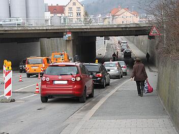 Auf eine veränderte Verkehrsführung und längere Fahrzeiten müssen sich noch bis Freitag Autofahrer einstellen, die durch die EKU- und Hans-Hacker-Straße fahren. Foto: Sebastian Martin