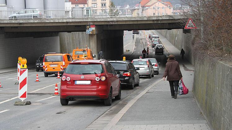 Auf eine veränderte Verkehrsführung und längere Fahrzeiten müssen sich noch bis Freitag Autofahrer einstellen, die durch die EKU- und Hans-Hacker-Straße fahren. Foto: Sebastian Martin