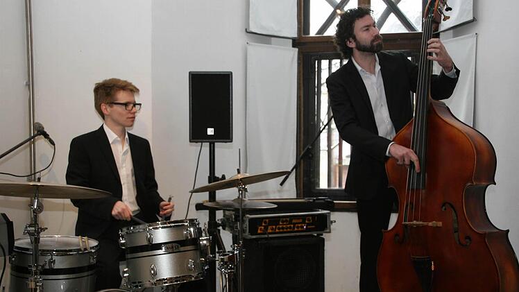 Jens Wimmer mit seinem Boogie-Trio sorgte in der Kaiserpfalz für beschwingte Laune. Foto: Sylvia Hubele