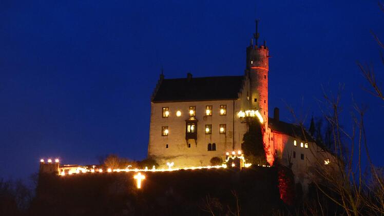 In Gößweinstein wird die Burg normalerweise herrlich illuminiert. Archivbild: Thomas Weichert