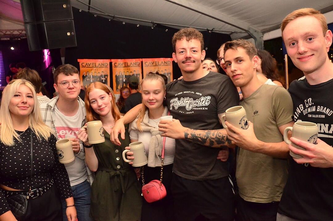 Party mit der Band "CAVELAND"