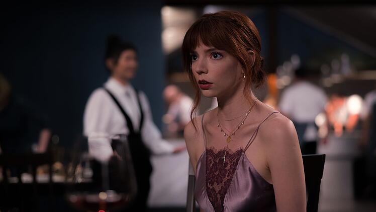 Margot (Anya Taylor-Joy) h&auml;lt nicht viel von dem Haute-Cuisine-Geschwurbel. So bringt sie zus&auml;tzliche W&uuml;rze in die Geschichte von "The Menu".