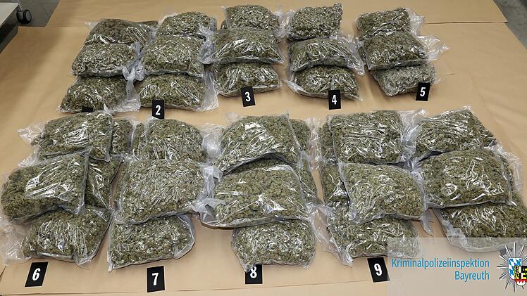 A9 bei Bayreuth: Rund 50 Kilo Marihuana im Auto - 36-J&auml;hriger in U-Haft