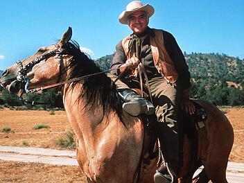 Lorne Greene als Ben Cartwright aus der Kult-Westernserie "Bonanza". Foto: Bert Reisfeld/dpa