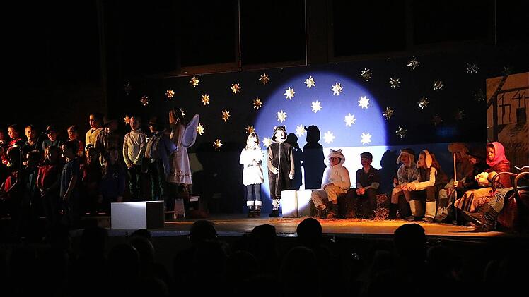 An der Langendorfer Schule wurde das Kindermusical "die Drei vom Stall" aufgeführt. Foto: Gerd Schaar