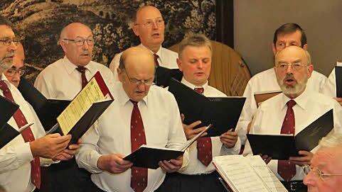 Bei der Weihnachtsfeier sorgte die Chorgemeinschaft mit vorweihnachtlichen Liedern für gute Unterhaltung.  Fotos: Sonny Adam