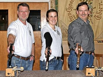 In überzeugender Manier gelang der Luftpistolenmannschaft der Schützengesellschaft Ebern der sofortige Wiederaufstieg in die Unterfrankenliga, v. l.: Jürgen Klopf, Stefan Eckstein, Tina Hellwig, Helmut Stubenrauch, Carsten Präger. Foto: Dietz