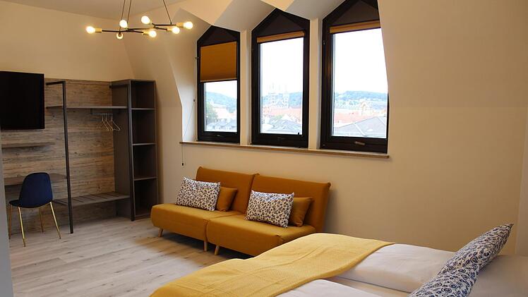 Aus dem Fenster hat man eine beeindruckende Sicht auf Bamberg.