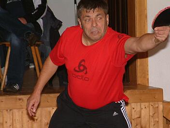 Beim knappen 9:7-Heimsieg des ASV Kleintettau gegen den DJK-SV Neufang (2. Kreisliga der Herren) blieb Thomas Ebertsch in seinen beiden Einzeln und im Doppel mit Ralf Förtsch unbezwungen.  Foto: Hans Franz