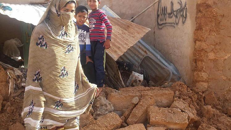 Rund 200 000 Flüchtlinge aus der Westsahara warten im Süden Algeriens auf ihre Rückkehr in die besetzte Heimat. Sie kämpfen mit Trockenheit und - wenn es mal regnet - mit Überschwemmung. Foto: Reinhard Beichel