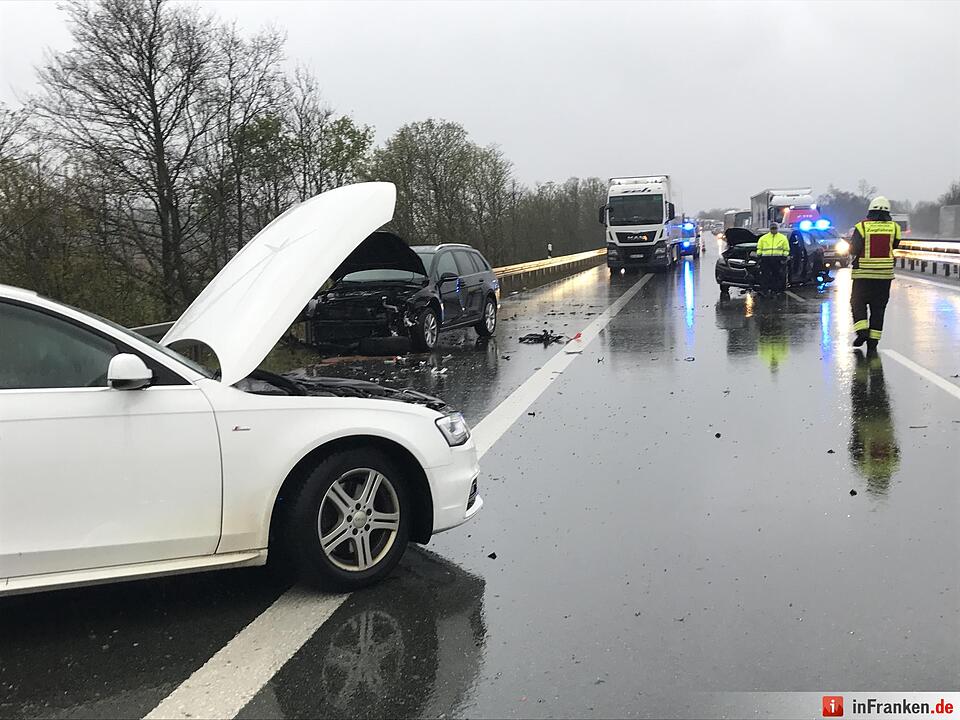 Karambolage nach Unwetter: A6 komplett gesperrt - Anzahl Verletzter noch unbekannt, wohl aber keiner schwerer verletzt – Sechs Fahrzeuge und ein Quad beteiligt