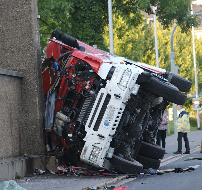 Unfall mit Feuerwehr-Auto in Coburg: Ein Toter