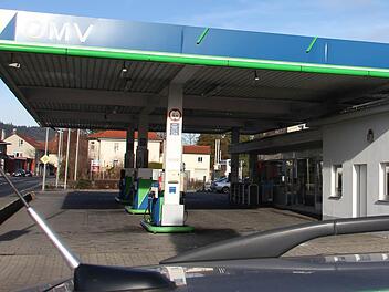 Diese Tankstelle in Stockheim wurde am Sonntagmorgen überfallen. Foto: Marco Meißner