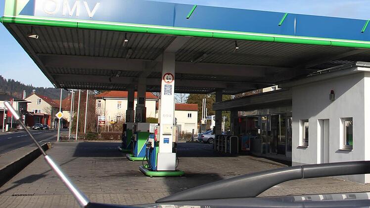 Diese Tankstelle in Stockheim wurde am Sonntagmorgen überfallen. Foto: Marco Meißner