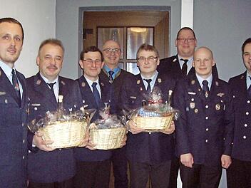 Die Hauptversammlung der Feuerwehr Merlach wurde zum Anlass genommen, Ehrungen auszusprechen.  Foto: Doris Weidner