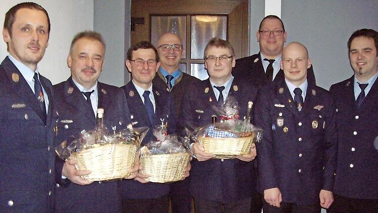 Die Hauptversammlung der Feuerwehr Merlach wurde zum Anlass genommen, Ehrungen auszusprechen.  Foto: Doris Weidner