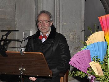 Norbert Reiter schaffte es durch spannende und gefühlvolle Rezitationen den "Karneval der Tiere" fühlbar zu machen.  Foto: Peter Klopf