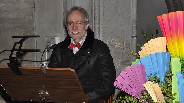 Norbert Reiter schaffte es durch spannende und gefühlvolle Rezitationen den "Karneval der Tiere" fühlbar zu machen.  Foto: Peter Klopf