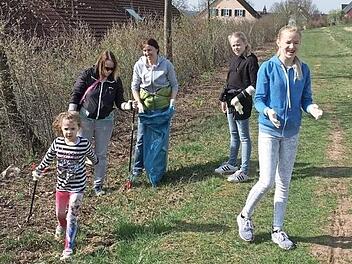 Die Sammler waren erstaunt, was in der freien Natur alles weggeworfen wird. Foto: Richard Sänger
