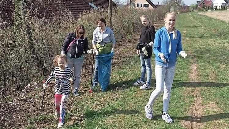 Die Sammler waren erstaunt, was in der freien Natur alles weggeworfen wird. Foto: Richard Sänger