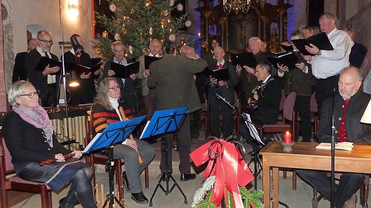 Der Männergesangverein "Concordia" Grafengehaig und die Stubenmusik umrahmten die "Heilige Nacht" von Ludwig Thoma in der altehrwürdigen "Heilig-Geist-Kirche" musikalisch. Fotos: Klaus-Peter Wulf