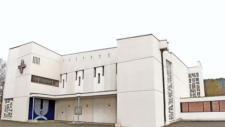 Das vor 50 Jahren geweihte Gotteshaus wirkt von au&szlig;en uscheinbar.