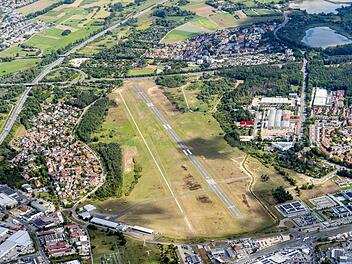 Der Flugplatz Bamberg-Breitenau wurde von 1945 bis 2012 als "Bamberg Army Airfield" von der US Army betrieben. Heute nutzt ihn der Aero-Club Bamberg. Er gilt als einer der &auml;ltesten Flugpl&auml;tze Deutschlands, existiert seit &uuml;ber hundert Jahren und umfasst ein Gel&auml;nde von 77 Hektar mit wertvollem Biotop.