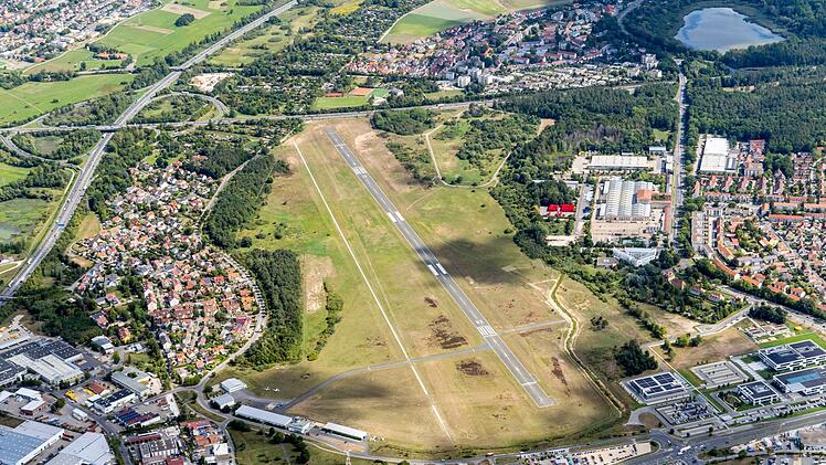 Der Flugplatz Bamberg-Breitenau wurde von 1945 bis 2012 als "Bamberg Army Airfield" von der US Army betrieben. Heute nutzt ihn der Aero-Club Bamberg. Er gilt als einer der &auml;ltesten Flugpl&auml;tze Deutschlands, existiert seit &uuml;ber hundert Jahren und umfasst ein Gel&auml;nde von 77 Hektar mit wertvollem Biotop.