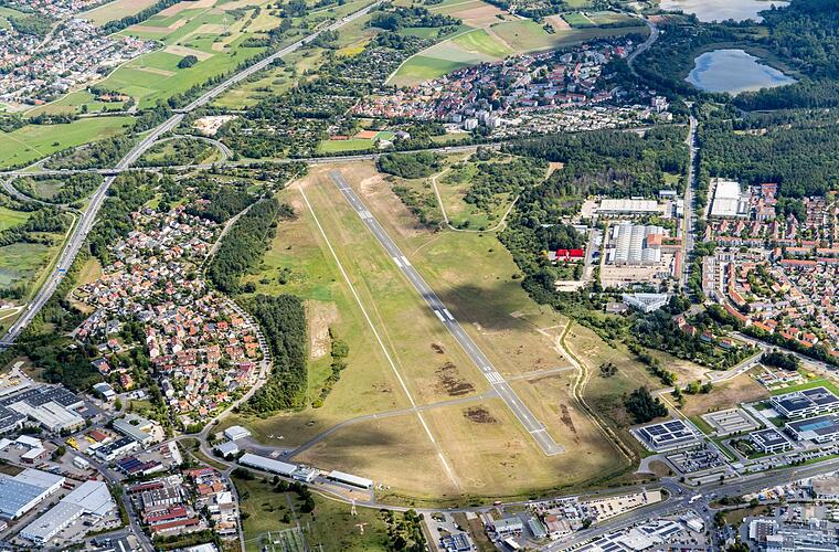 Sandmagerrasen auf Bamberger Flugplatz wird revitalisiert