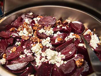 rote-beete-salat-feta-pekan.jpg