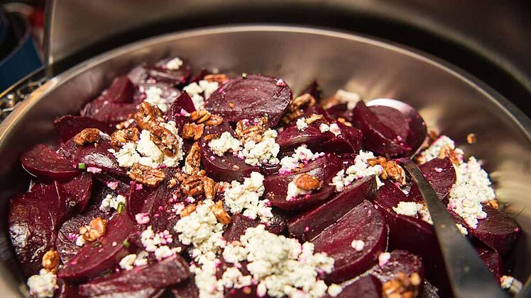 rote-beete-salat-feta-pekan.jpg