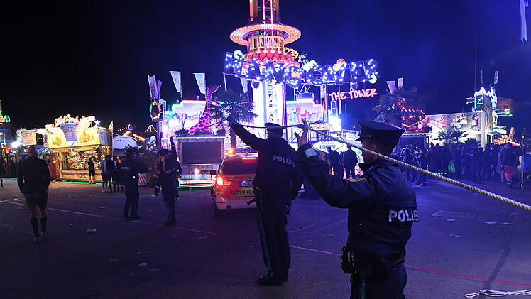Free-Fall-Tower auf M&uuml;nchner Oktoberfest trifft Mitarbeiter