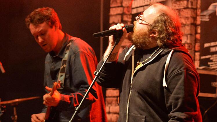 "The Voice of Germany"-Gewinner, Andreas Kümmert, gab am Samstagabend in der Stadthalle in Lichtenfels ein Konzert. Foto: Ronald Rinklef