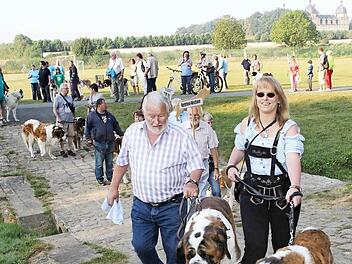 So viele große Hunde auf einmal sind in Memmelsdorf nicht alle Tage versammelt.  Fotos: RiegerPress