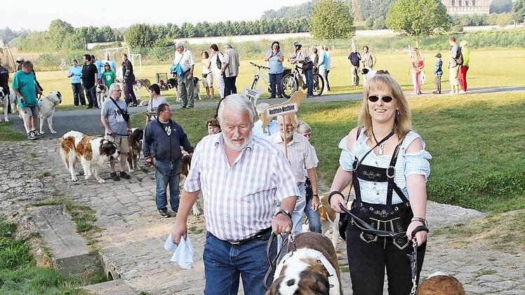 So viele große Hunde auf einmal sind in Memmelsdorf nicht alle Tage versammelt.  Fotos: RiegerPress