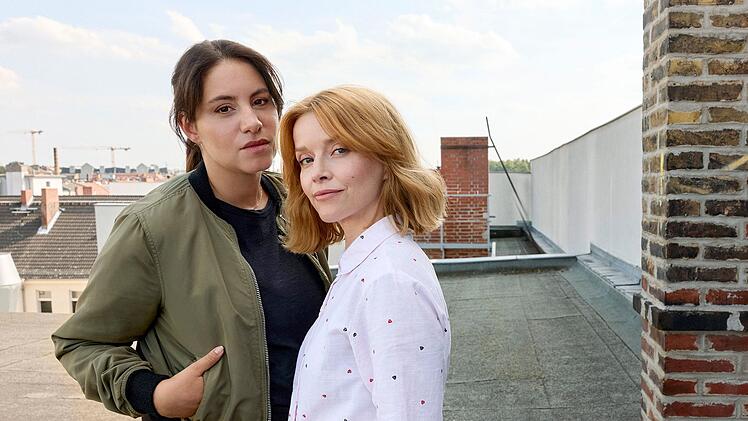 Ab 2026 Teil des Kieler "Tatort"-Teams: Karoline Schuch (rechts) die selbst Psychologie studierte, verk&ouml;rpert die Polizeipsychologin Ellie Krieger.