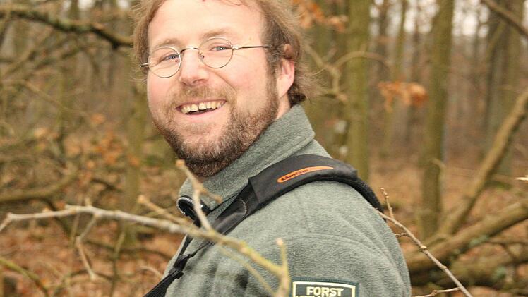 Hat gut lachen: Förster Achim Volkamer bei der Arbeit.
