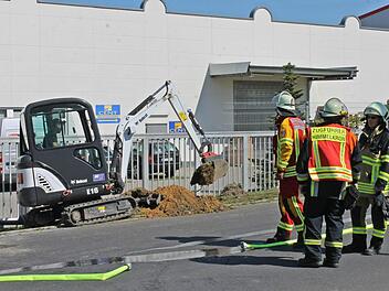 Ein Bagger beschädigte am Freitagmorgen in Himmelkron eine Gasleitung. Foto: Markus Roider
