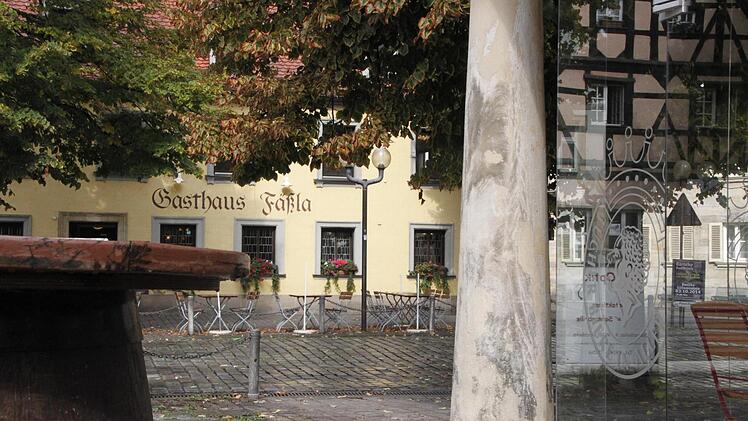 Nachbarn im Leide: Die Alte Wache (vorne) hat schon geschlossen, der Pächter des Gasthauses Fäßla macht im Oktober zu.