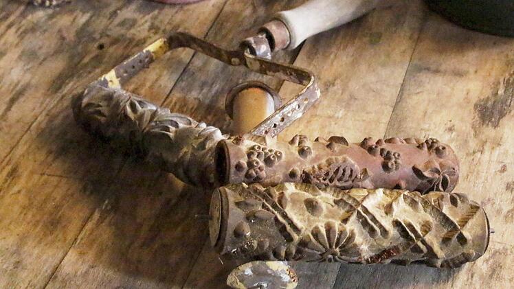 Walzen zum Bemustern getünchter Wände Foto: Josef Hofbauer