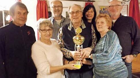 Die eifrigsten Wanderer wurden geehrt (von links): Karlheinz Schlund, Klothilde Gack, Hans Peter Marx, Klaus Seifert, Ingrid Albert, Marion und Wolfgang Stammberger. Foto: privat