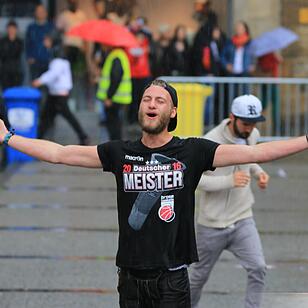 Bamberg feiert deutsche Basketballmeisterschaft im Regen