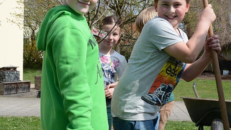 Impressionen vom Obstbaum-Pflanztag an der Grundschule Melkendorf  Foto: Dagmar Besand
