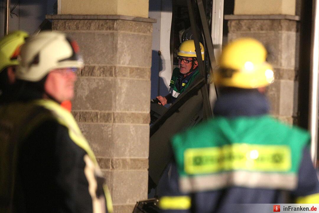 Unbekannte sprengen Geldautomat im Kreis Schweinfurt – Großfahndung läuft