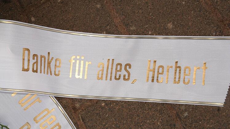 26.06.2015: Beisetzung von Altlandrat Herbert Neder in Oberthulba. Foto: Paul Ziegler