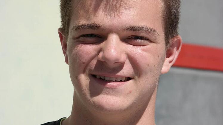 Der 15-jährige Andreas Meier hat bereits einen Mofa-Führerschein und findet die Aktion der Polizei sehr interessant. "Es war interessant zu sehen, was bei einem Unfall alles passieren kann", lobt der Schüler die Arbeit der Beamten. Beim Fahren mit 1,3 Promille hatte der Jugendlichen weniger Schwierigkeiten als beim Gehen mit 0,8 Promille. "Das war ganz schön doof, denn man sieht alles doppelt und dreifach."