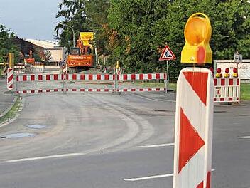 Wegen der Kanal-, Wasserleitungs- und Stromleitungsarbeiten ist die Industriestraße in Haßfurt derzeit gesperrt.  Foto: Klaus Schmitt