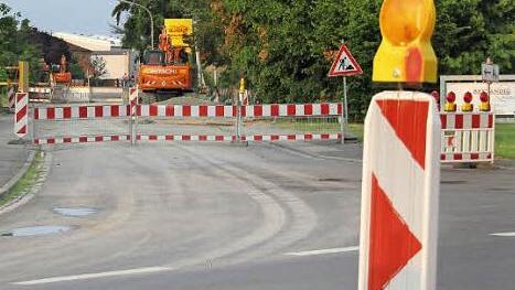 Wegen der Kanal-, Wasserleitungs- und Stromleitungsarbeiten ist die Industriestraße in Haßfurt derzeit gesperrt.  Foto: Klaus Schmitt