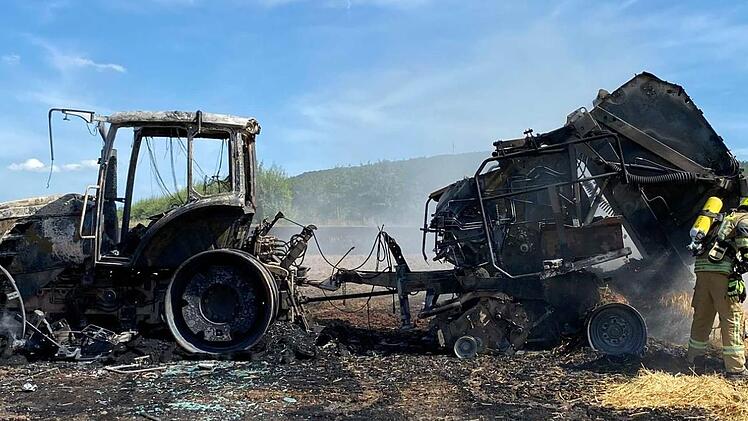 Nur eine Woche zuvor brannte wenige Meter entfernt ein Traktor samt Anhänger aus. Foto: News5/Merzbach
