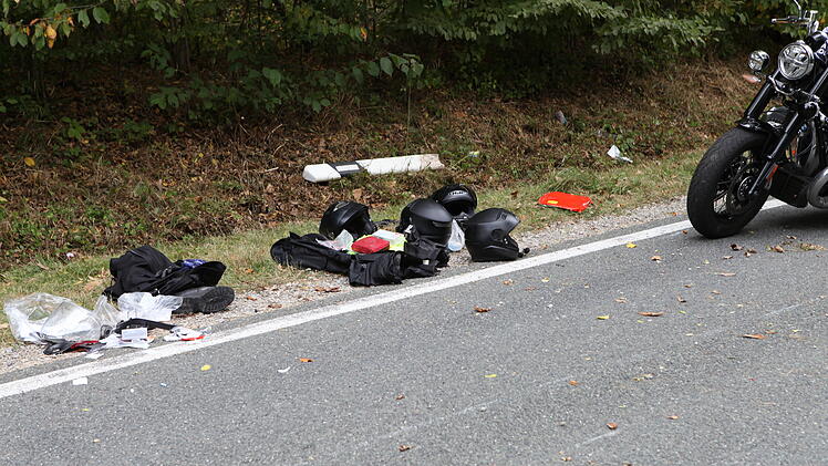 Unfall unter Motorr&auml;dern: Rettungshubschrauber im Einsatz